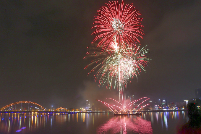 Fireworks return as Vietnam welcomes 2018 - Go Asia Travel
